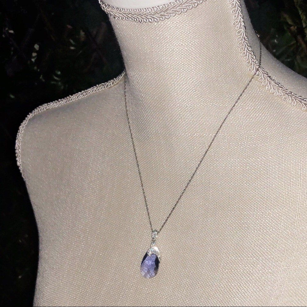 🆕ARTISTIQUE Swarovski Teardrop Silver Necklace